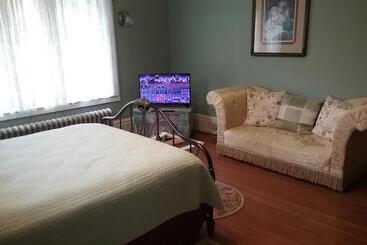 Hanover House Bed And Breakfast