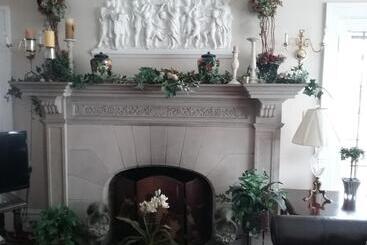 Hanover House Bed And Breakfast