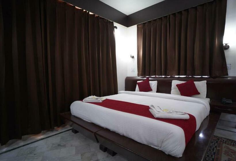 Hotel Gayatri Resorts