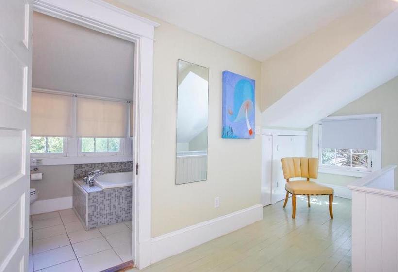 مبيت وإفطار Adora Inn