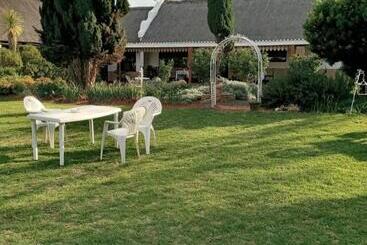 تختخواب و صبحانه Naleli Guest House