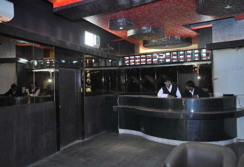 Fotos del hotel Jypore Saffron Inn & Suites:  46