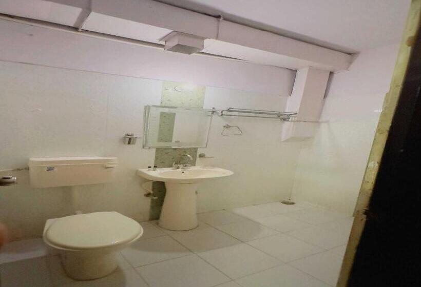 Fotos del hotel Jypore Saffron Inn & Suites:  27