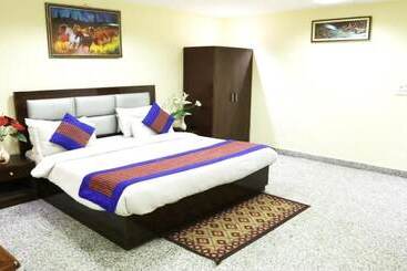 هتل The Paramont, Delhi