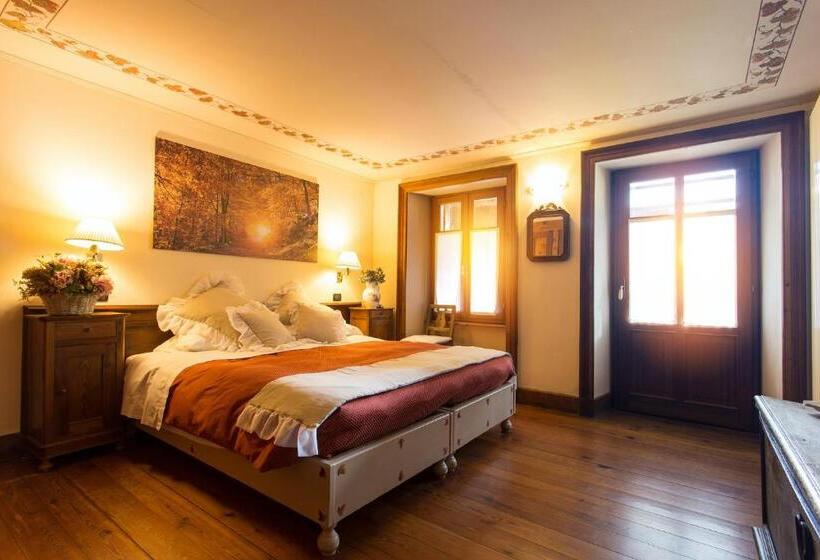 هتل Albergo Montagna Di Luce