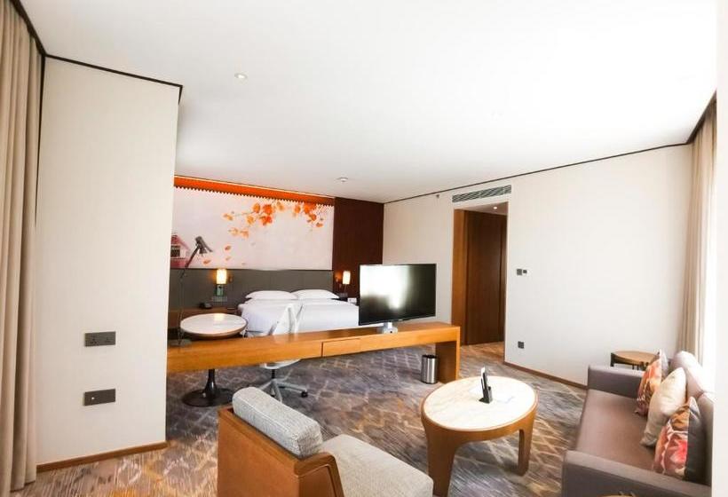 هتل Hilton Garden Inn Shangrila