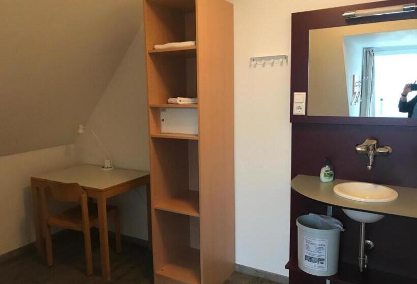 هتل Jugendhaus Michaelsberg