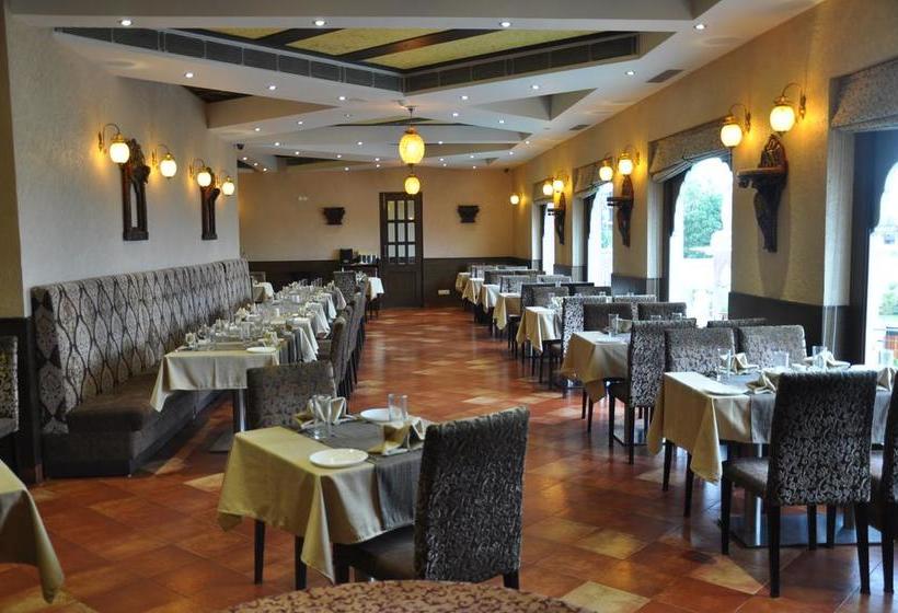 منتجع The Royal Retreat