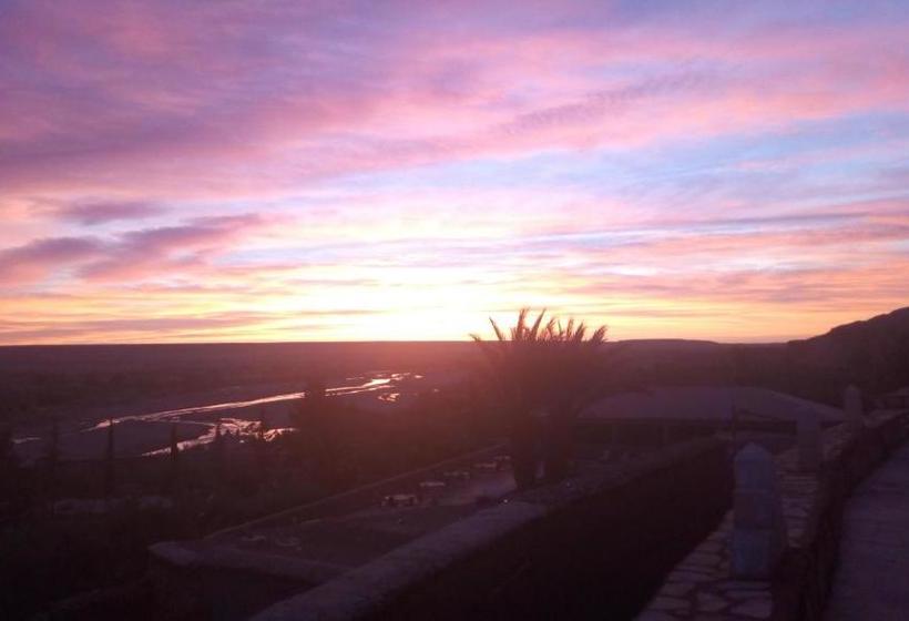 تختخواب و صبحانه Dar Mouna