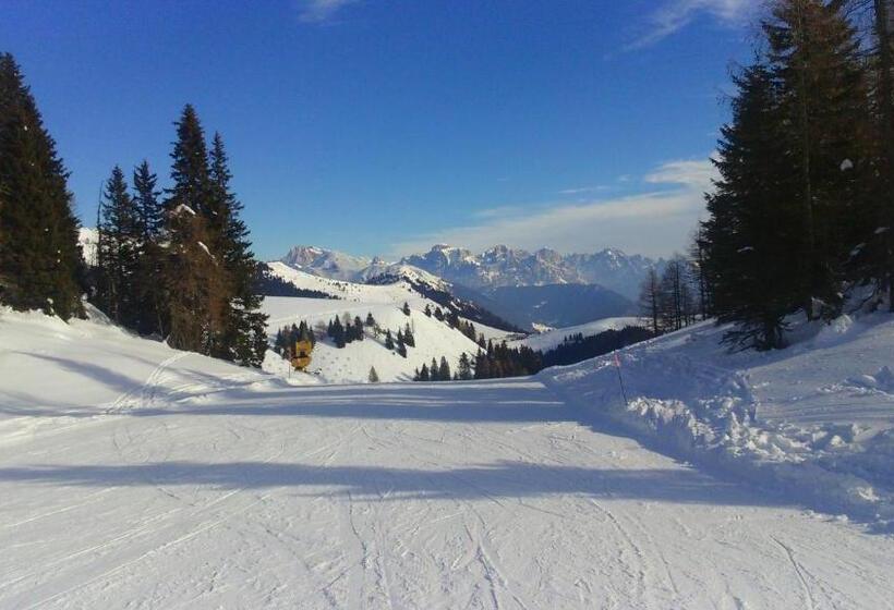 فندق Albergo Chalet Abete Rosso