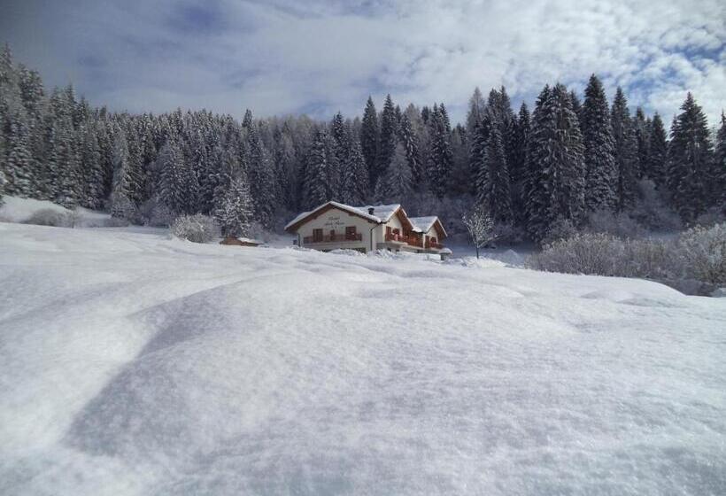 فندق Albergo Chalet Abete Rosso