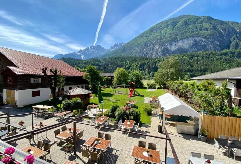 Отель Der Dolomitenhof   Tristach