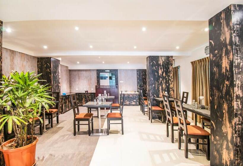 Fabhotel Jansi Deluxe   Nr Gandhipuram Bus Stand