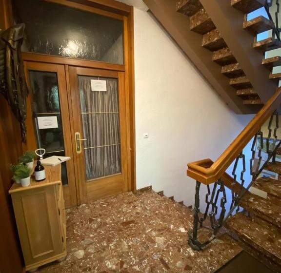 فندق B&b Pension Karlsdorfer Hof