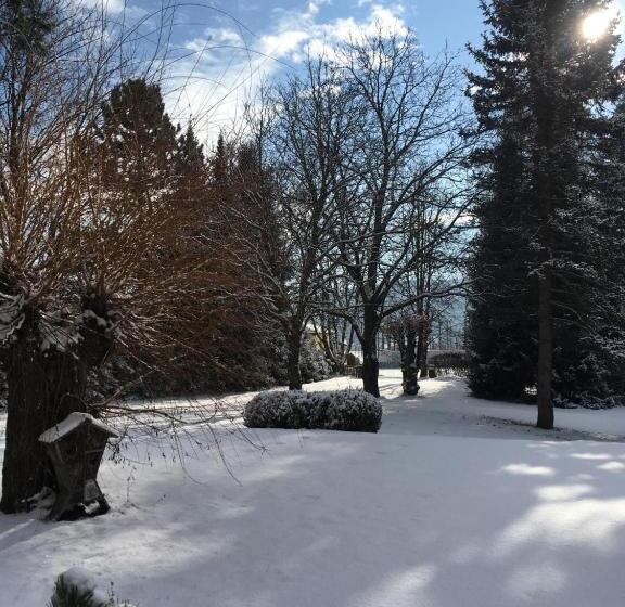 فندق B&b Pension Karlsdorfer Hof
