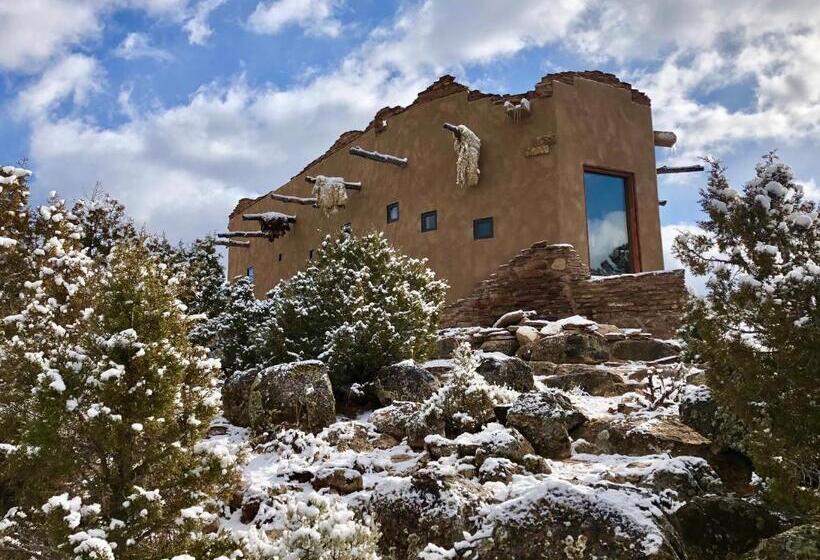 استراحتگاه Canyon Of The Ancients Guest Ranch