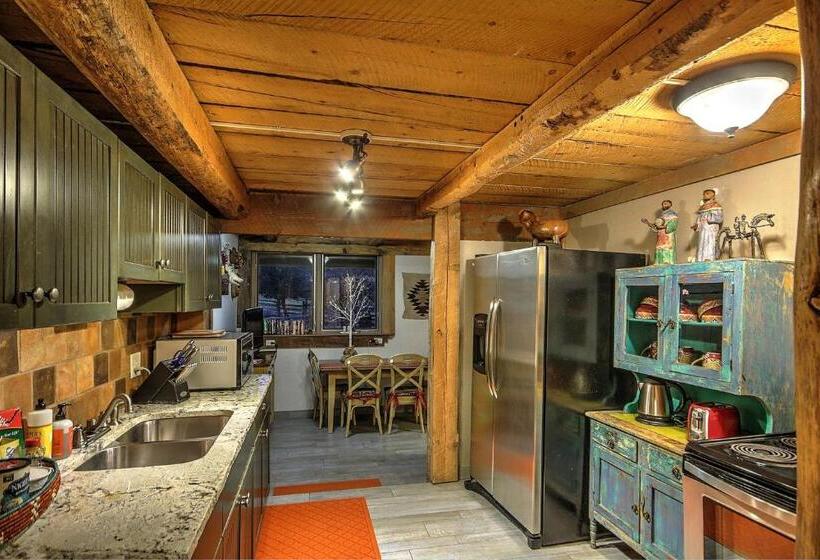 استراحتگاه Canyon Of The Ancients Guest Ranch