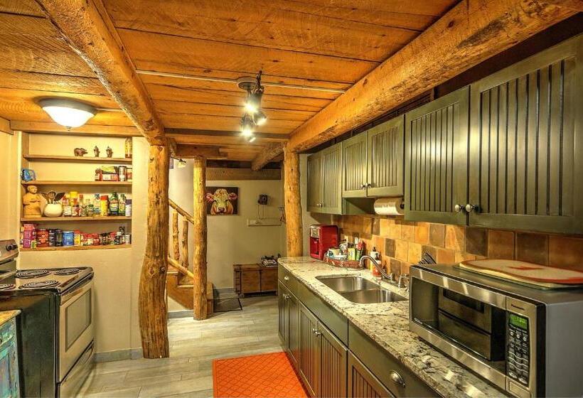 استراحتگاه Canyon Of The Ancients Guest Ranch