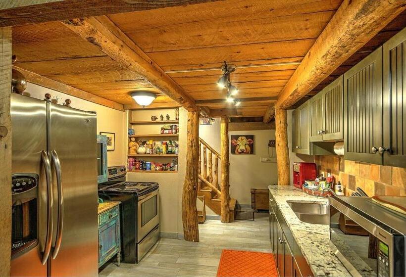 استراحتگاه Canyon Of The Ancients Guest Ranch