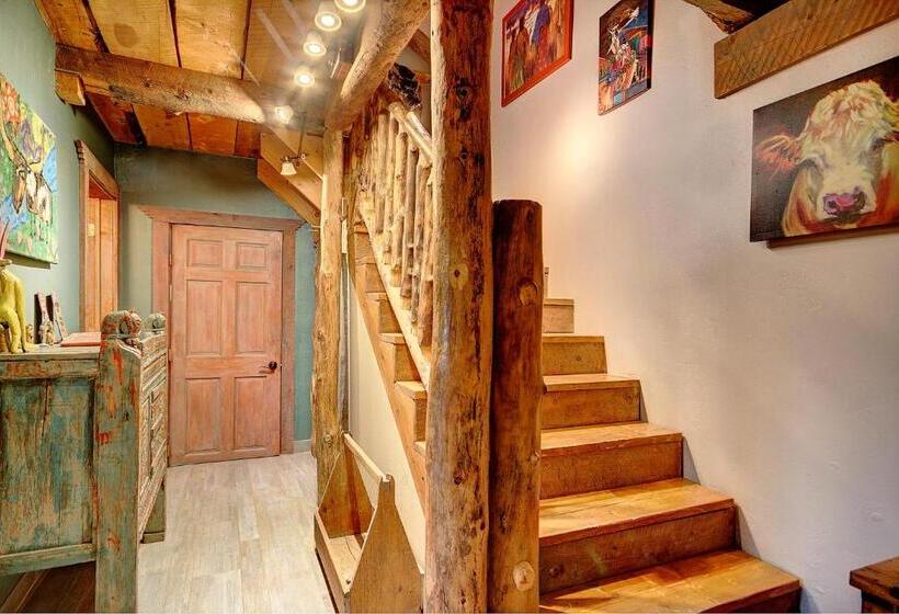 استراحتگاه Canyon Of The Ancients Guest Ranch