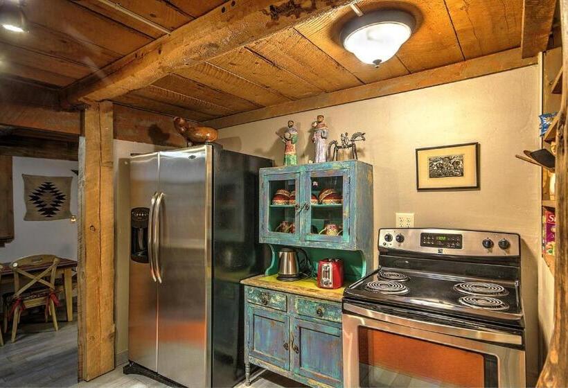 استراحتگاه Canyon Of The Ancients Guest Ranch