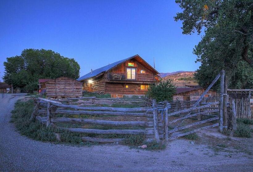 استراحتگاه Canyon Of The Ancients Guest Ranch