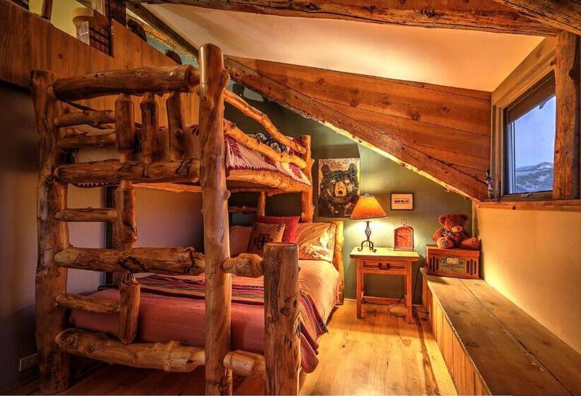 استراحتگاه Canyon Of The Ancients Guest Ranch