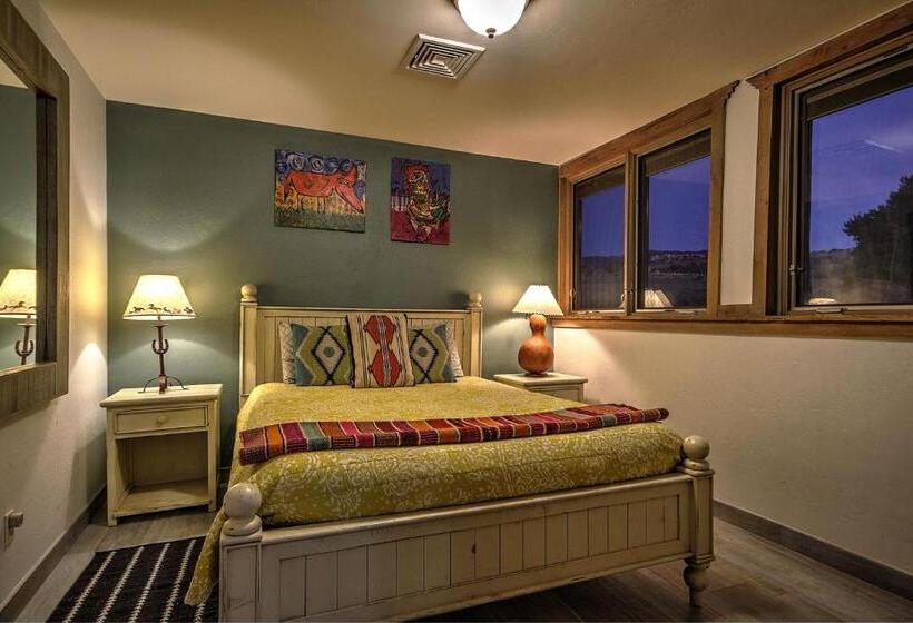 استراحتگاه Canyon Of The Ancients Guest Ranch