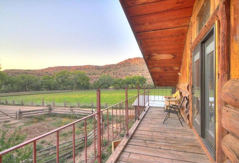 استراحتگاه Canyon Of The Ancients Guest Ranch