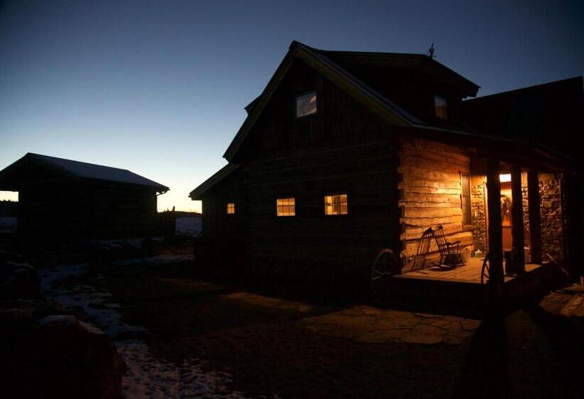 استراحتگاه Canyon Of The Ancients Guest Ranch