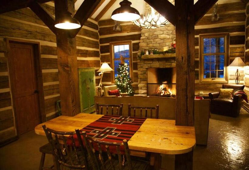 استراحتگاه Canyon Of The Ancients Guest Ranch