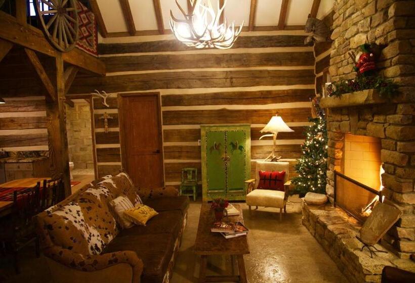 استراحتگاه Canyon Of The Ancients Guest Ranch