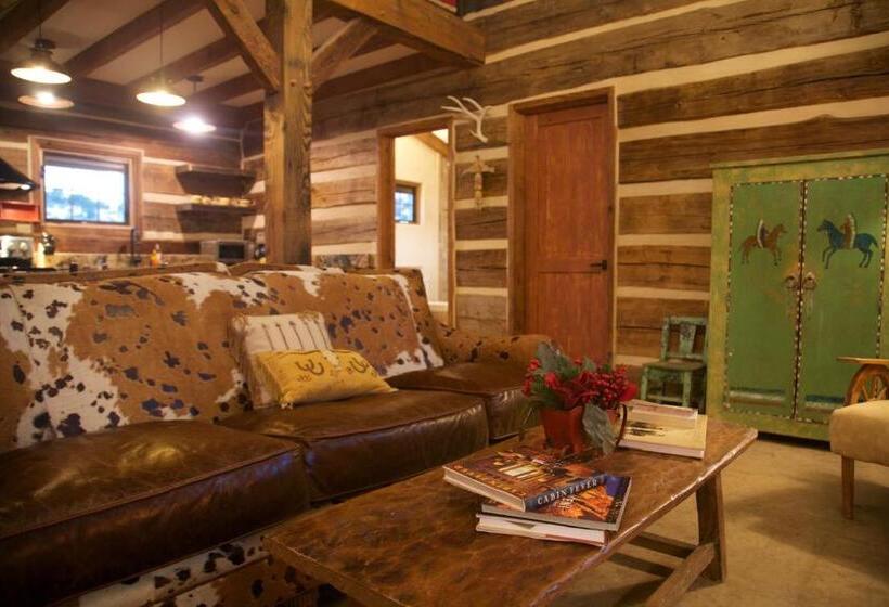 استراحتگاه Canyon Of The Ancients Guest Ranch
