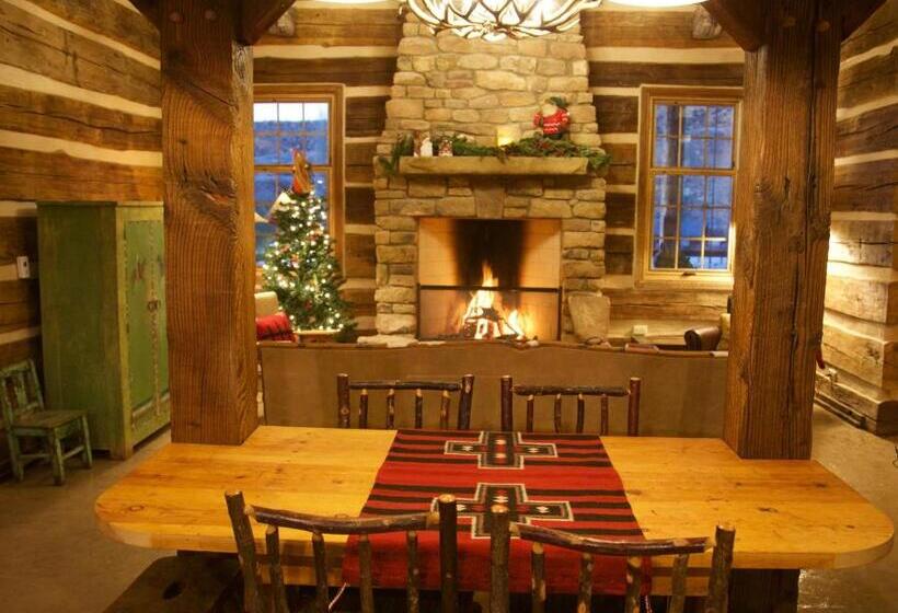 استراحتگاه Canyon Of The Ancients Guest Ranch