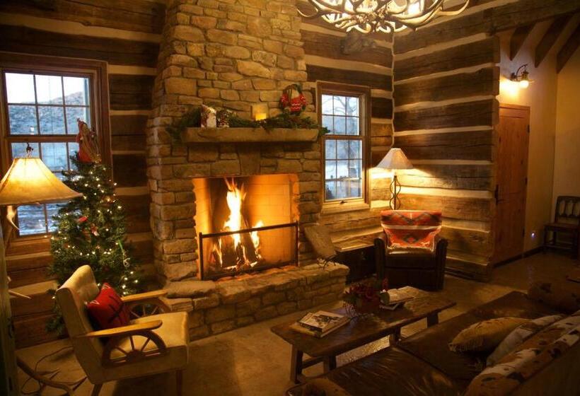 استراحتگاه Canyon Of The Ancients Guest Ranch