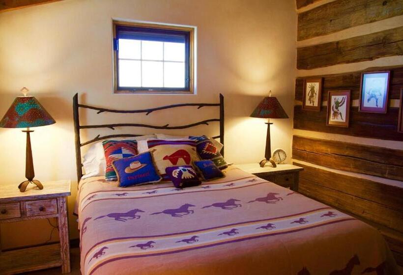 استراحتگاه Canyon Of The Ancients Guest Ranch