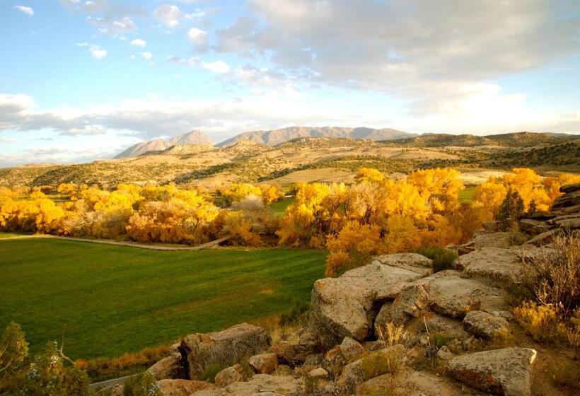 استراحتگاه Canyon Of The Ancients Guest Ranch