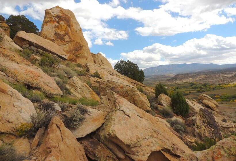 استراحتگاه Canyon Of The Ancients Guest Ranch