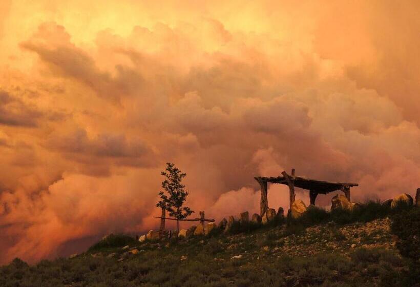 استراحتگاه Canyon Of The Ancients Guest Ranch