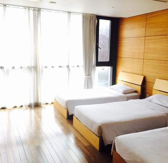 הוסטל Guesthouse Jijihyang