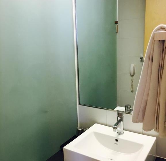 הוסטל Guesthouse Jijihyang