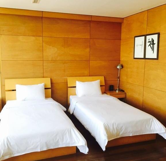 הוסטל Guesthouse Jijihyang