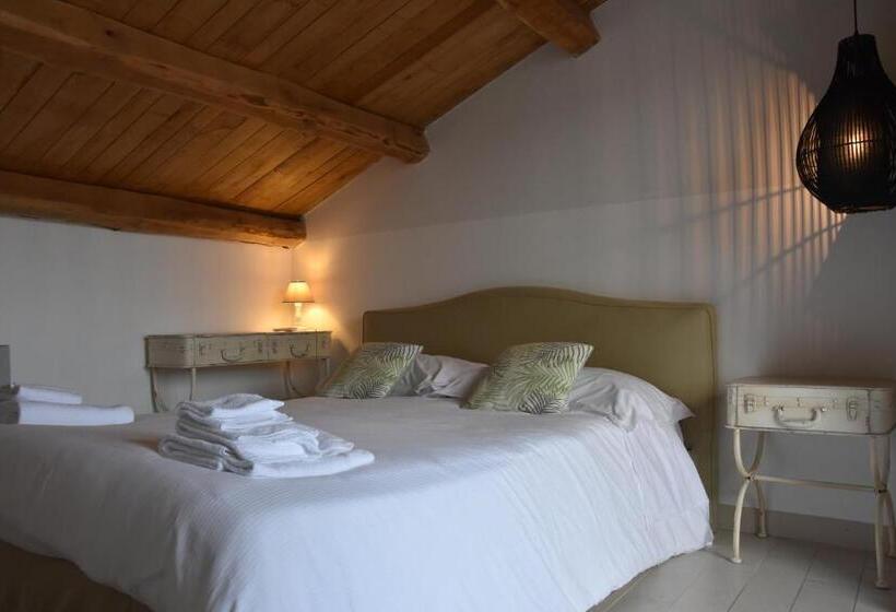 هتل La Casa Nel Borgo Antico
