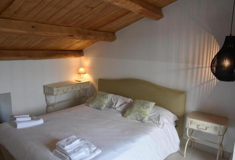 هتل La Casa Nel Borgo Antico