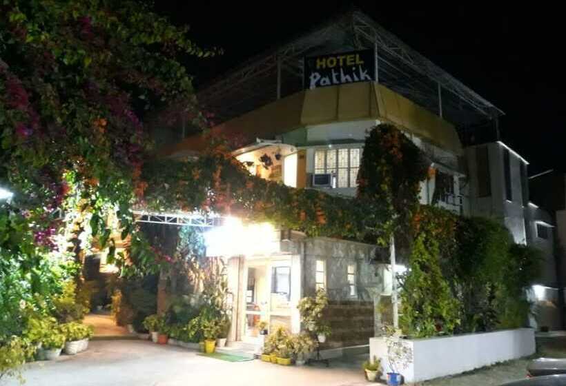 هتل Pathik
