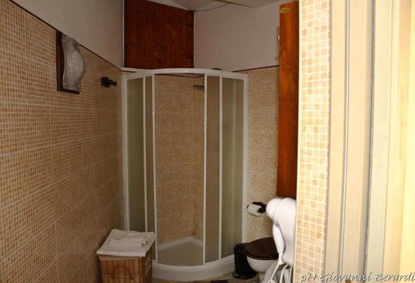 تختخواب و صبحانه Albarosa