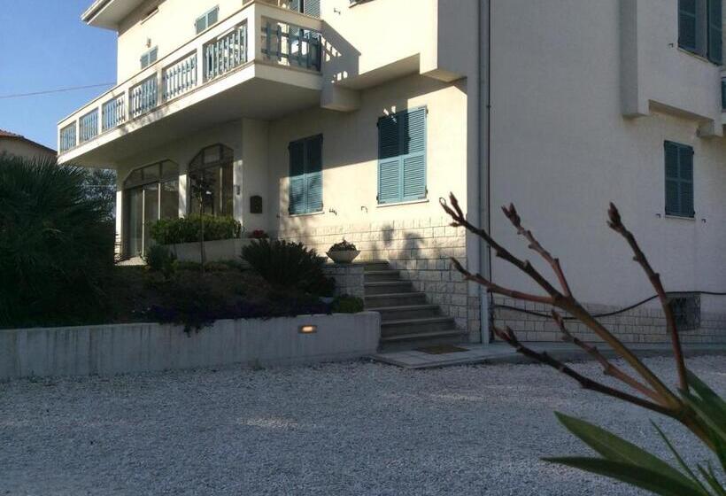 تختخواب و صبحانه La Veranda Sul Giardino