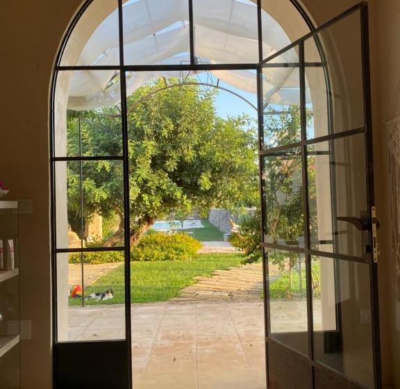مبيت وإفطار Masseria Li Capperi