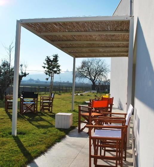 تختخواب و صبحانه Ortopì Country Canapa House