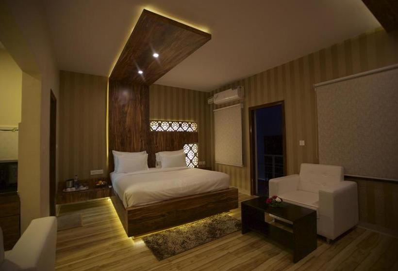 ホテル Fab Grand Savoury Suites